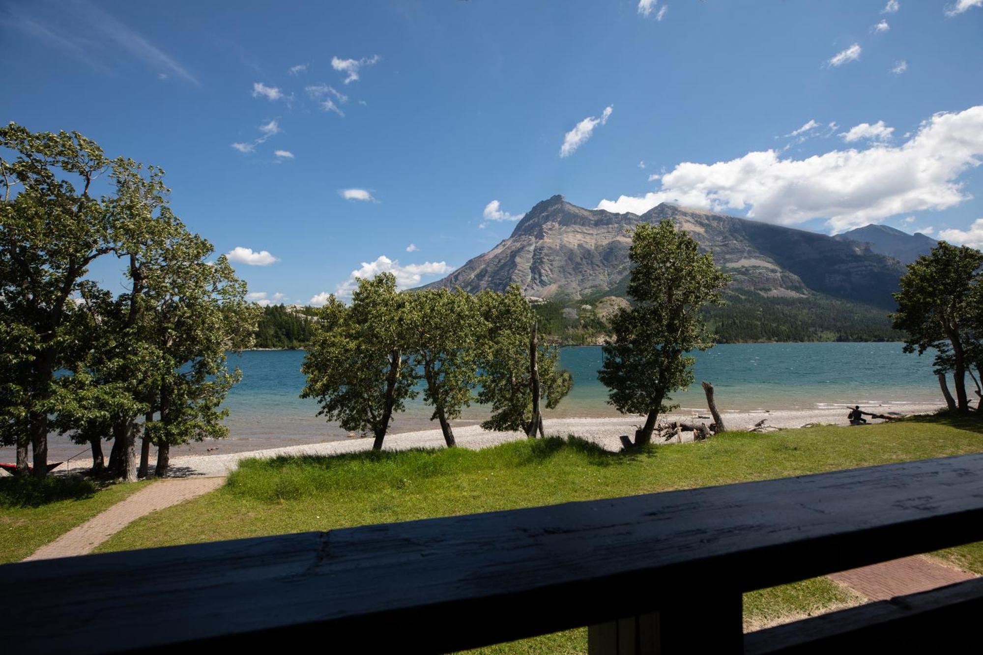 Bayshore Inn & Spa Waterton Exterior foto
